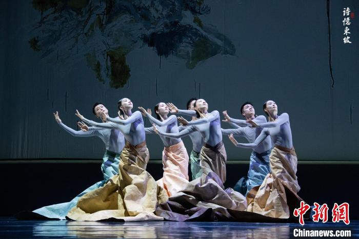 现代舞诗剧《诗忆东坡》剧照 中国东方演艺集团供图