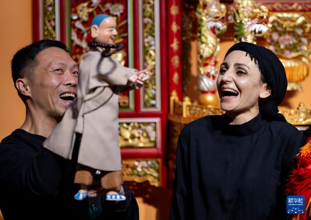 福建泉州：异国木偶遇上“布袋戏”