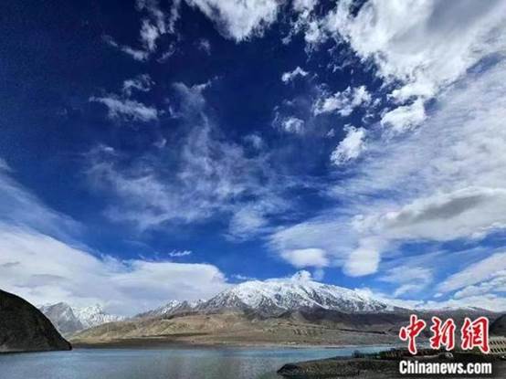 山上的风景 描述已自动生成