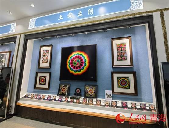 图片包含 物体, 建筑, 老虎机, 钟表 描述已自动生成