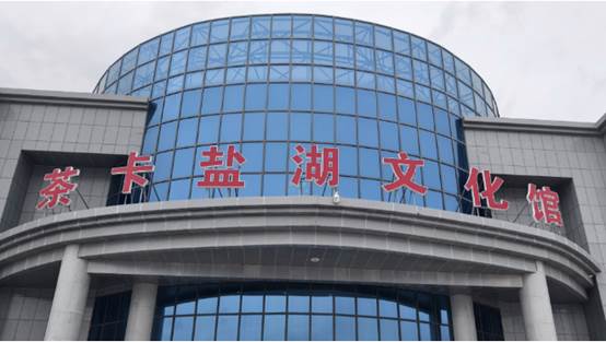 有钟表的建筑 描述已自动生成